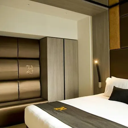 H & - Adults Only 4*