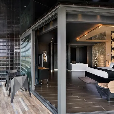 H & - Adults Only 4*