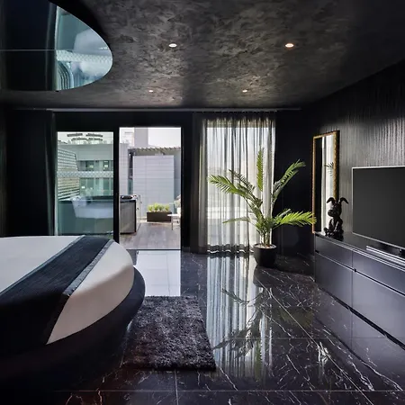 H & - Adults Only 4*