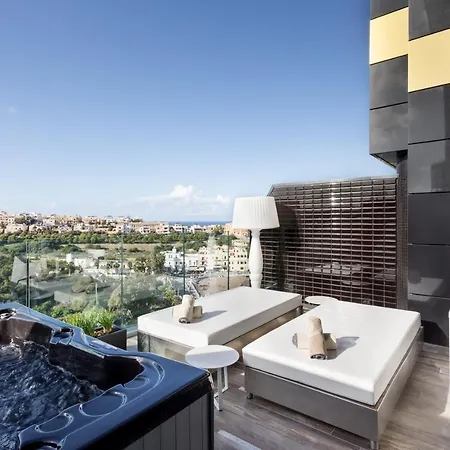 H & - Adults Only 4*