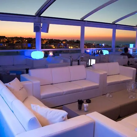 H & - Adults Only 4*
