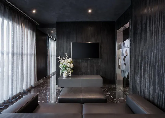 H & - Adults Only Otel