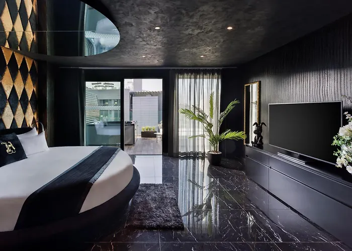 H & - Adults Only 4*