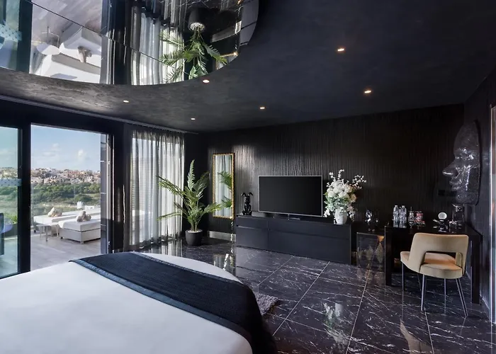 H & - Adults Only Otel 4*