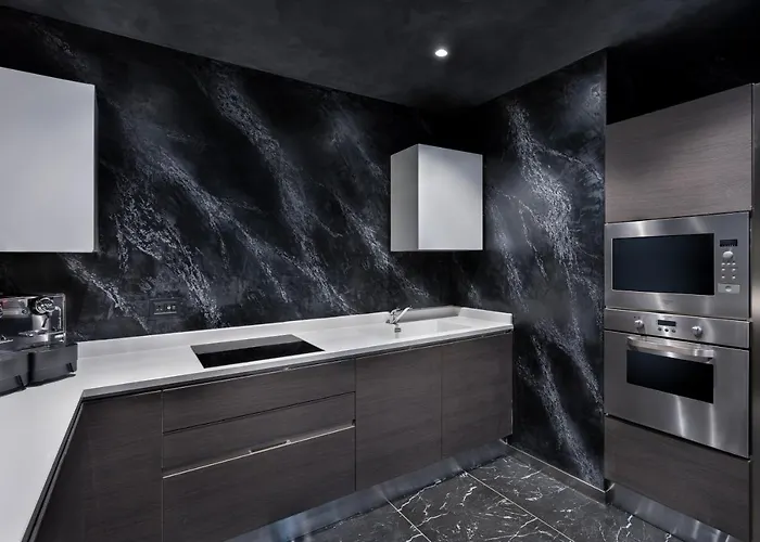 H & - Adults Only 4*