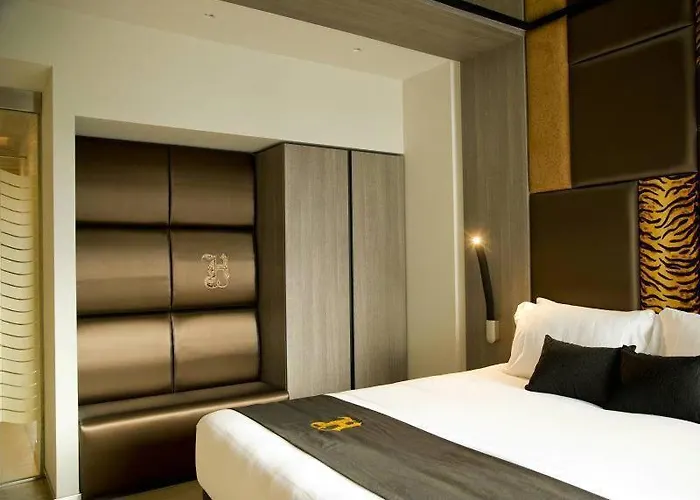 H & - Adults Only 4*