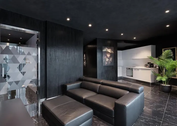 H & - Adults Only 4*